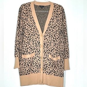 J Crew Women V-neck cardigan sweater in leopard jacquard Sz M